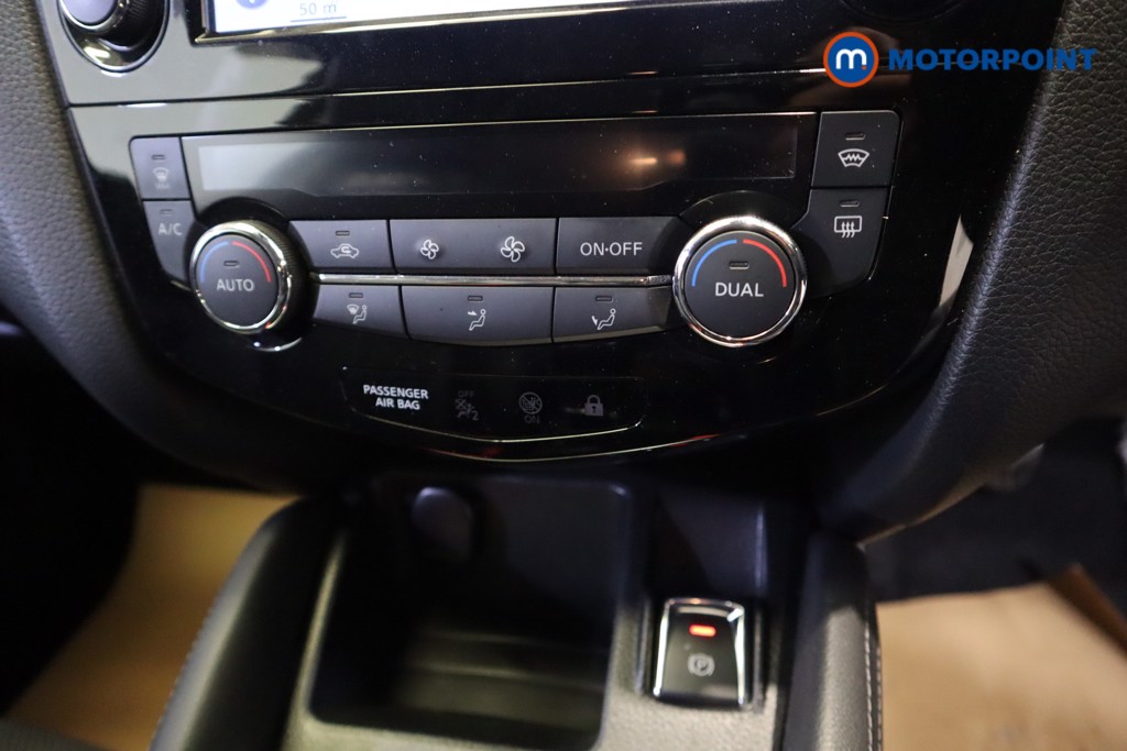 Nissan Qashqai Tekna Manual Diesel SUV - Stock Number (1553192) - 4th supplementary image