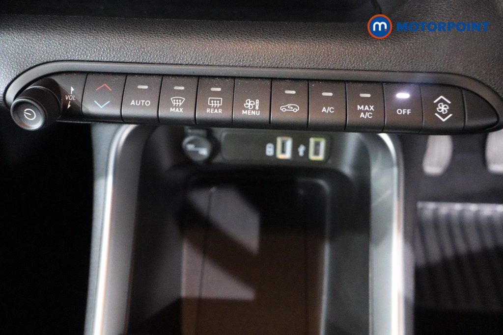 Jeep Avenger Altitude Manual Petrol SUV - Stock Number (1554270) - 16th supplementary image