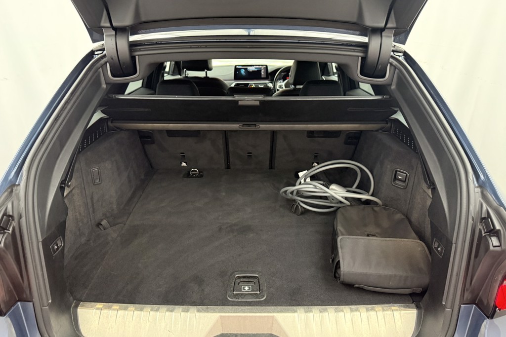 BMW 5 Series M Sport Automatic Petrol Plug-In Hybrid Estate - Stock Number (1543843) - 30th supplementary image