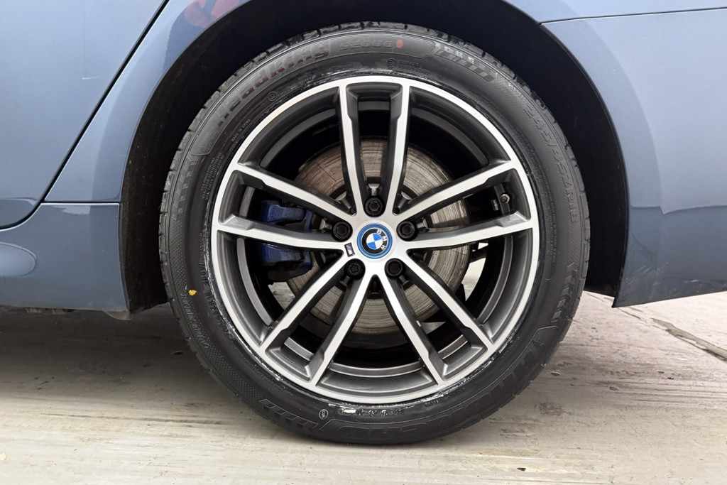 BMW 5 Series M Sport Automatic Petrol Plug-In Hybrid Estate - Stock Number (1543843) - 37th supplementary image