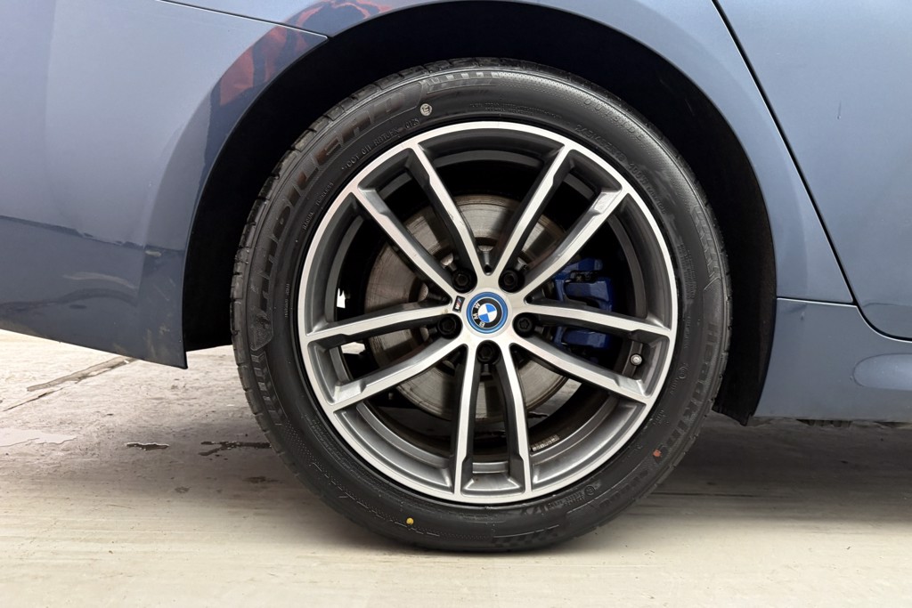 BMW 5 Series M Sport Automatic Petrol Plug-In Hybrid Estate - Stock Number (1543843) - 38th supplementary image