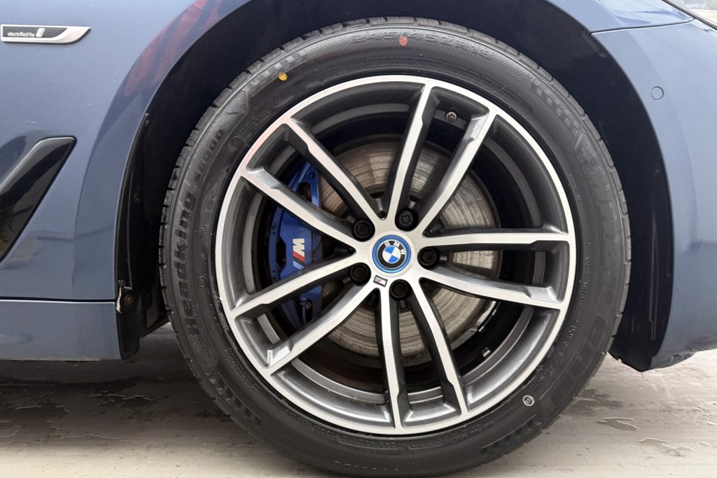 BMW 5 Series M Sport Automatic Petrol Plug-In Hybrid Estate - Stock Number (1543843) - 39th supplementary image