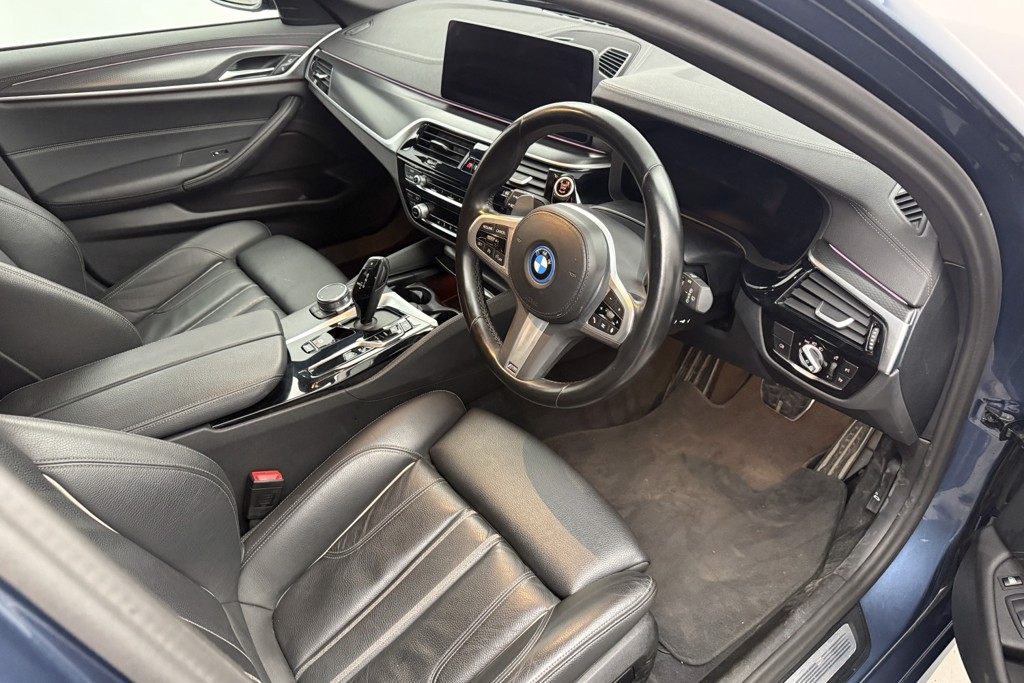 BMW 5 Series M Sport Automatic Petrol Plug-In Hybrid Estate - Stock Number (1543843) - 1st supplementary image