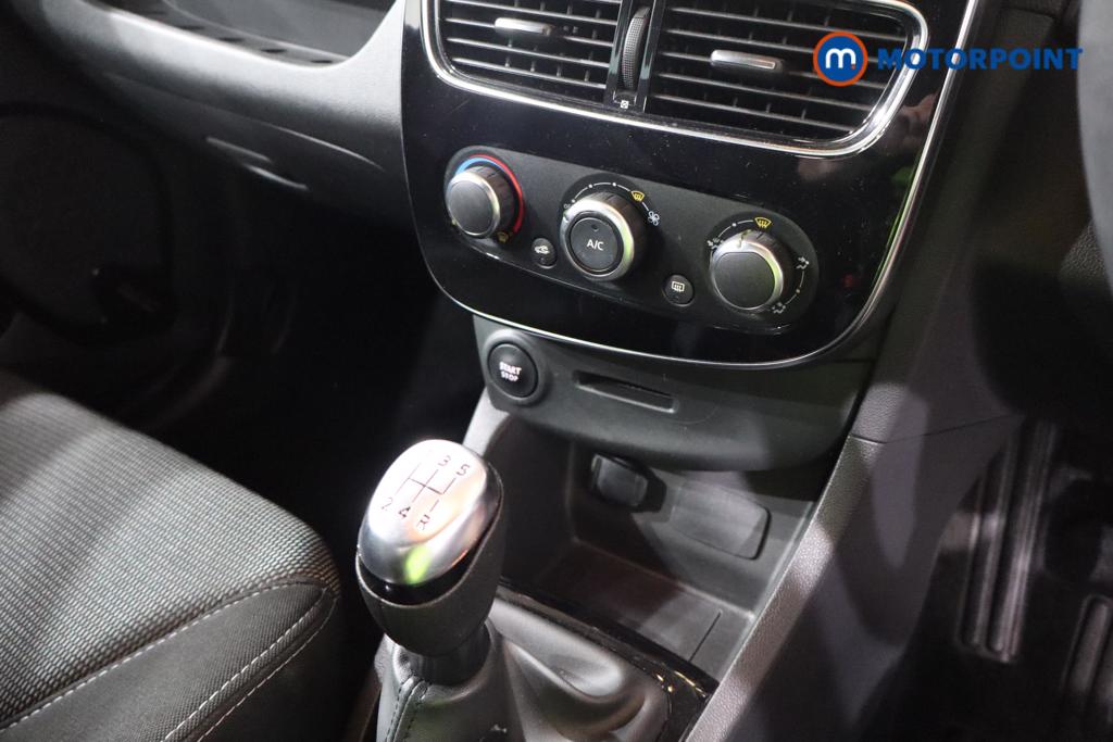 Renault Clio Iconic Manual Petrol Hatchback - Stock Number (1546167) - 4th supplementary image