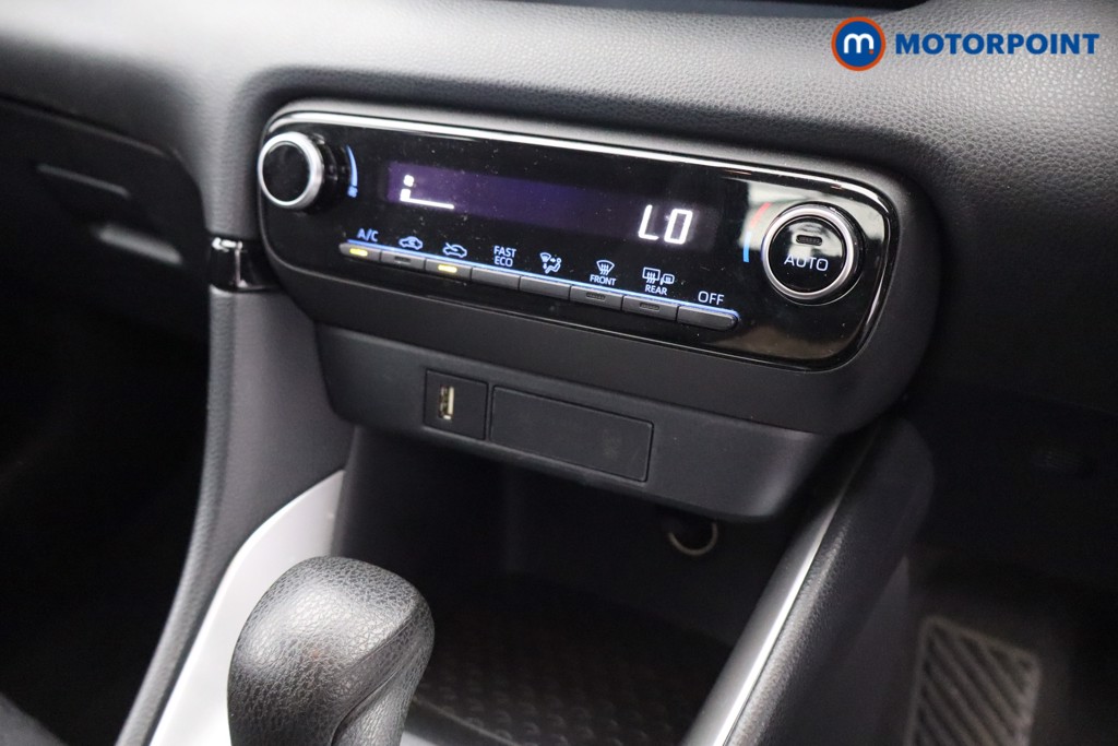 Toyota Yaris Icon Automatic Petrol-Electric Hybrid Hatchback - Stock Number (1547793) - 9th supplementary image