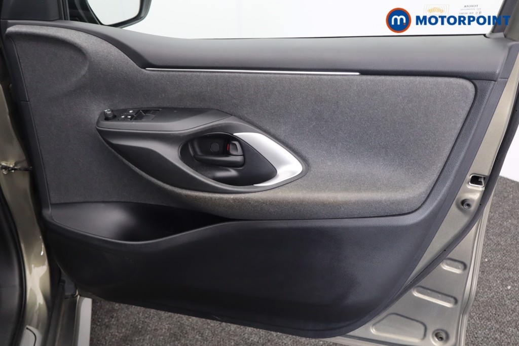 Toyota Yaris Icon Automatic Petrol-Electric Hybrid Hatchback - Stock Number (1547793) - 15th supplementary image