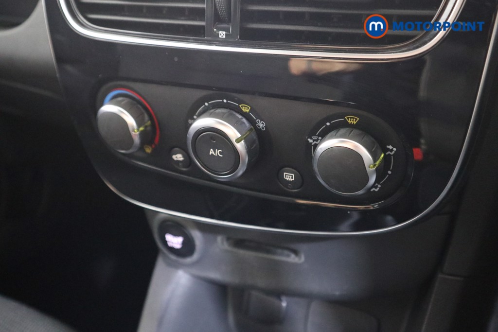 Renault Clio Iconic Manual Petrol Hatchback - Stock Number (1548621) - 7th supplementary image