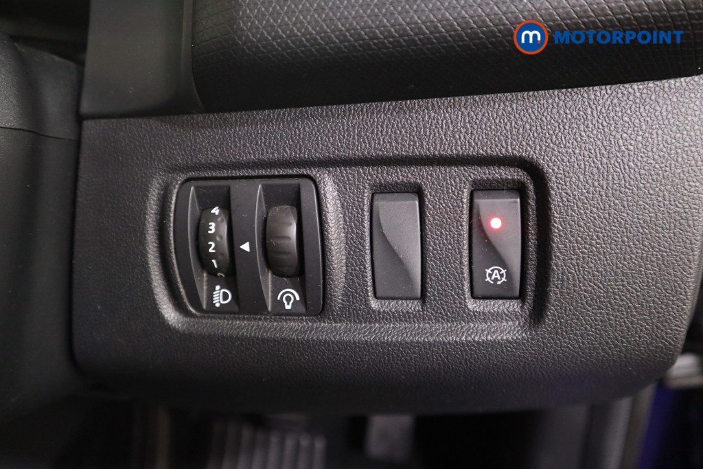 Renault Clio Iconic Manual Petrol Hatchback - Stock Number (1548621) - 9th supplementary image