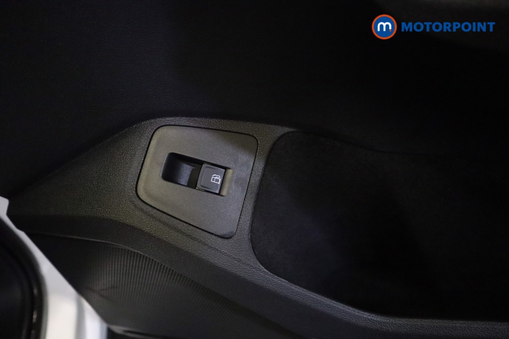 Volkswagen Tiguan R-Line Automatic Petrol Plug-In Hybrid SUV - Stock Number (1549433) - 4th supplementary image