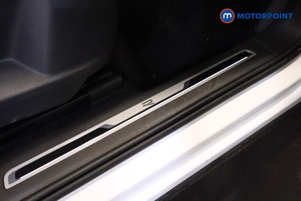 Volkswagen Tiguan R-Line Automatic Petrol Plug-In Hybrid SUV - Stock Number (1549433) - 8th supplementary image