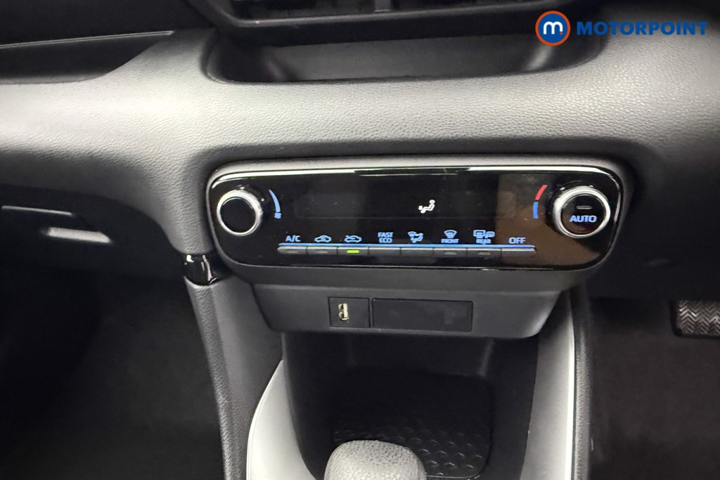 Toyota Yaris Icon Automatic Petrol-Electric Hybrid Hatchback - Stock Number (1551992) - 9th supplementary image