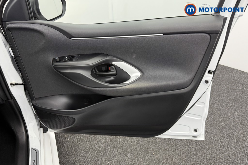Toyota Yaris Icon Automatic Petrol-Electric Hybrid Hatchback - Stock Number (1551992) - 15th supplementary image