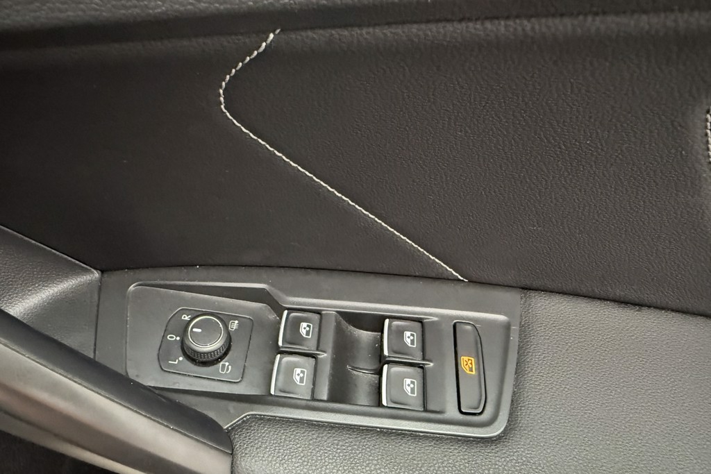 Volkswagen Tiguan Allspace R-Line Automatic Petrol SUV - Stock Number (1552960) - 17th supplementary image