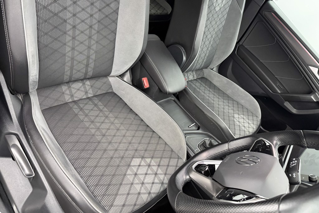Volkswagen Tiguan Allspace R-Line Automatic Petrol SUV - Stock Number (1552960) - 18th supplementary image