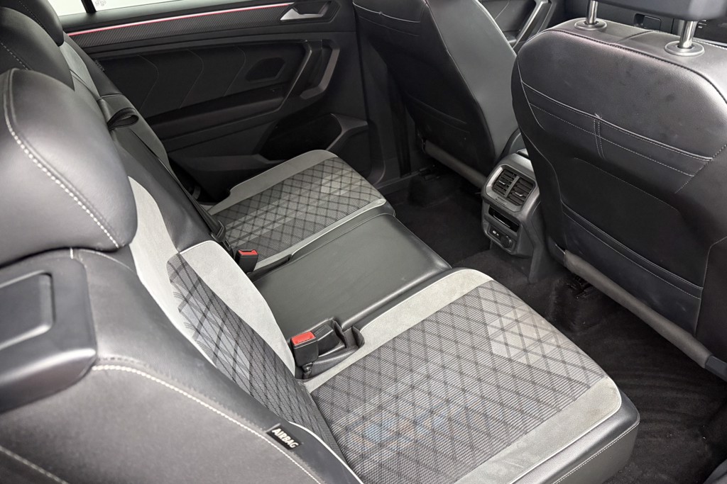 Volkswagen Tiguan Allspace R-Line Automatic Petrol SUV - Stock Number (1552960) - 20th supplementary image