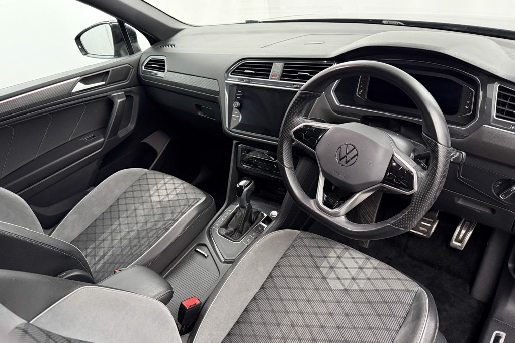 Volkswagen Tiguan Allspace R-Line Automatic Petrol SUV - Stock Number (1552960) - 1st supplementary image