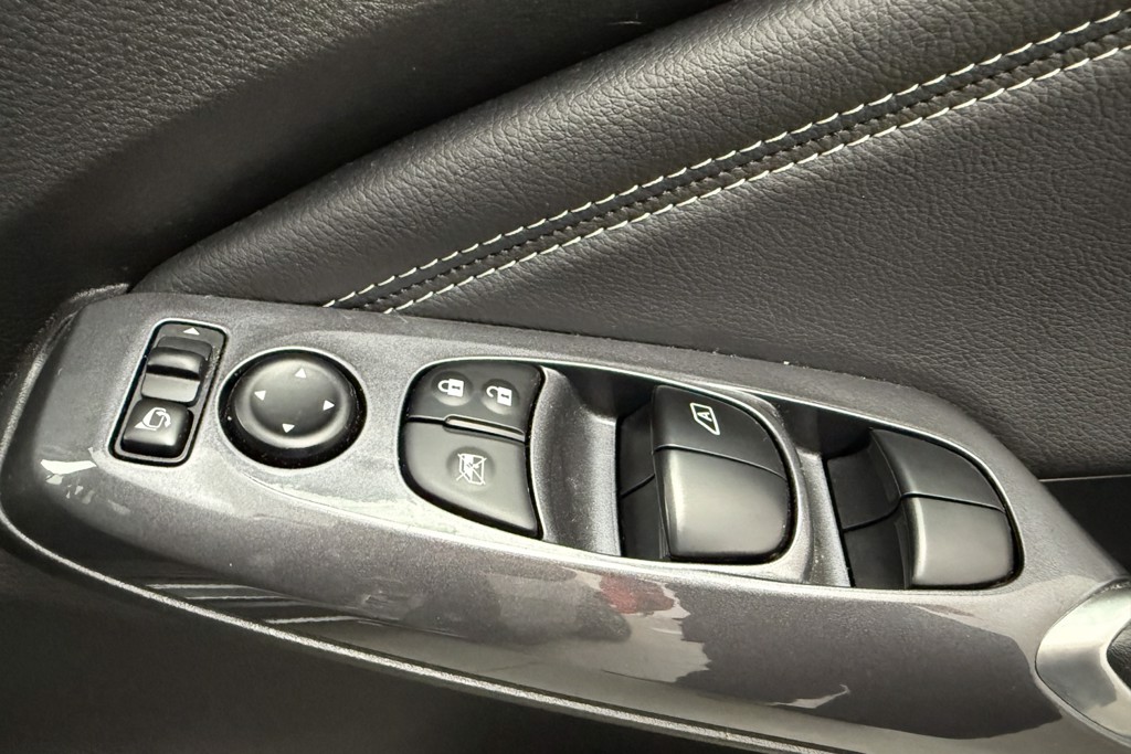 Nissan Juke N-Connecta Manual Petrol SUV - Stock Number (1553710) - 17th supplementary image