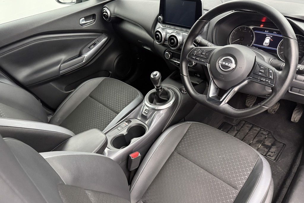 Nissan Juke N-Connecta Manual Petrol SUV - Stock Number (1553710) - 1st supplementary image