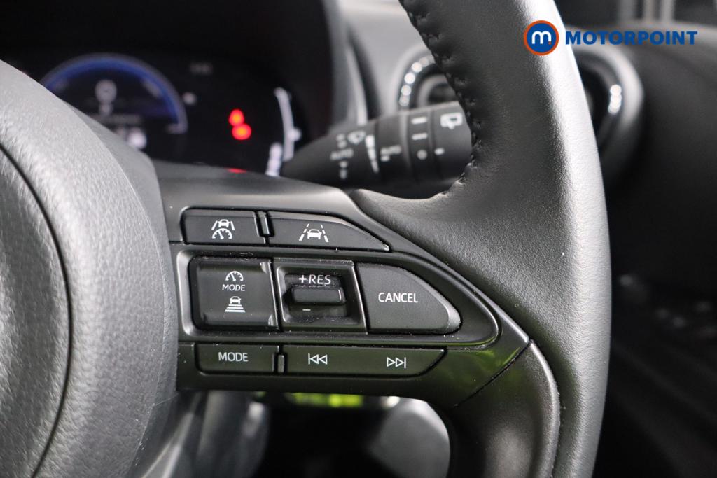 Toyota Yaris Design Automatic Petrol-Electric Hybrid Hatchback - Stock Number (1553851) - 8th supplementary image