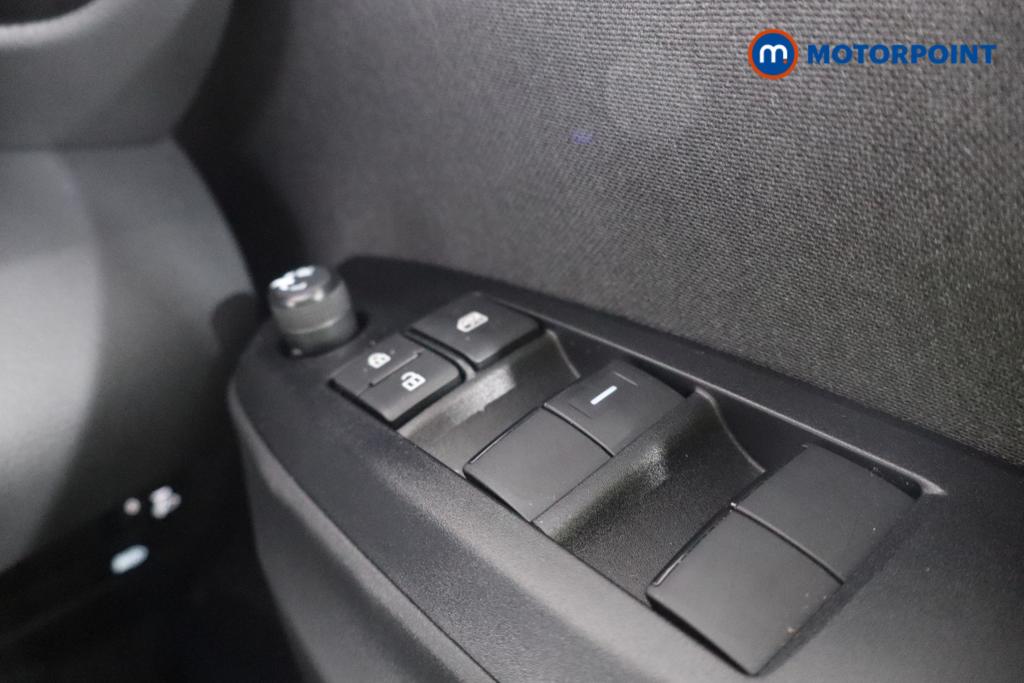 Toyota Yaris Design Automatic Petrol-Electric Hybrid Hatchback - Stock Number (1553851) - 11th supplementary image