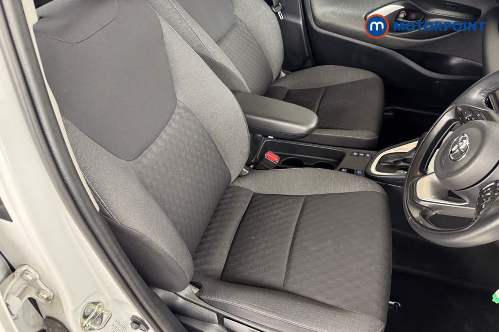 Toyota Yaris Icon Automatic Petrol-Electric Hybrid Hatchback - Stock Number (1547792) - 5th supplementary image