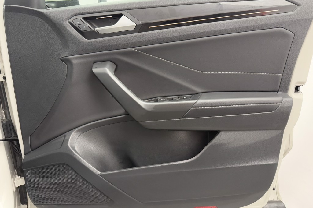 Volkswagen T-Roc R-Line Automatic Petrol SUV - Stock Number (1550721) - 15th supplementary image