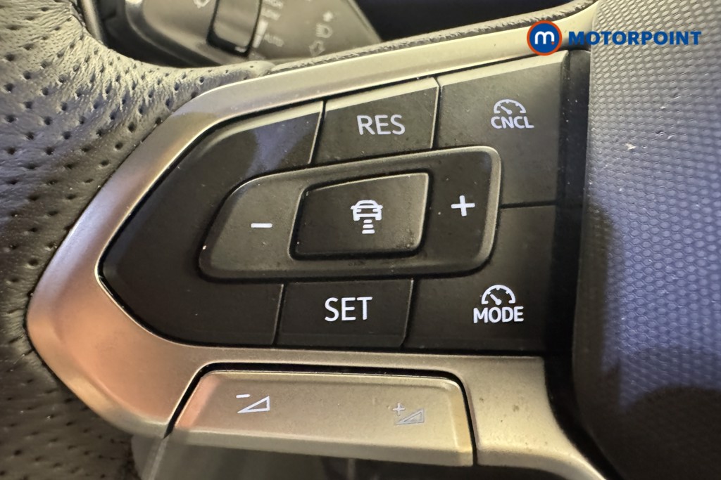 Volkswagen Tiguan R-Line Automatic Diesel SUV - Stock Number (1550984) - 13th supplementary image