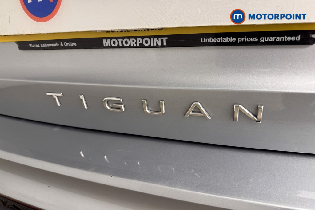 Volkswagen Tiguan R-Line Automatic Diesel SUV - Stock Number (1550984) - 19th supplementary image