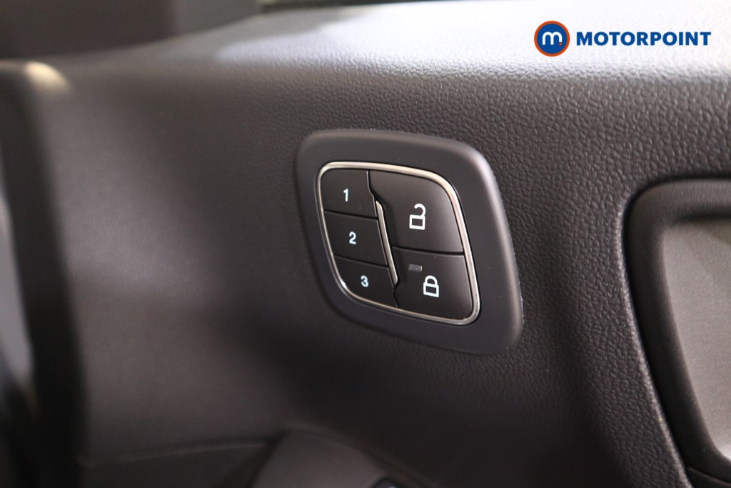 Ford Kuga St-Line Automatic Petrol Plug-In Hybrid SUV - Stock Number (1552132) - 10th supplementary image