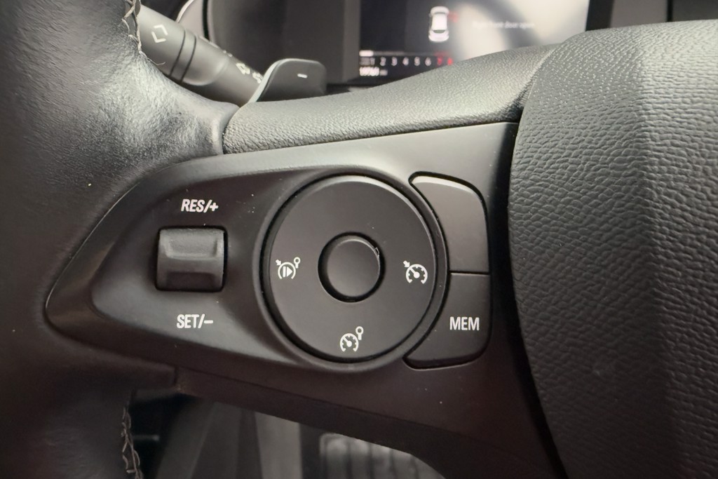 Vauxhall Corsa Elite Automatic Petrol Hatchback - Stock Number (1552154) - 4th supplementary image