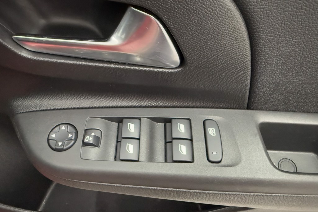 Vauxhall Corsa Elite Automatic Petrol Hatchback - Stock Number (1552154) - 17th supplementary image