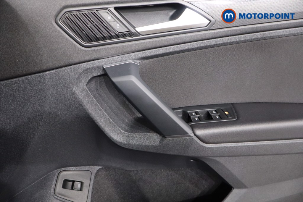 Volkswagen Tiguan Elegance Automatic Petrol SUV - Stock Number (1552372) - 17th supplementary image