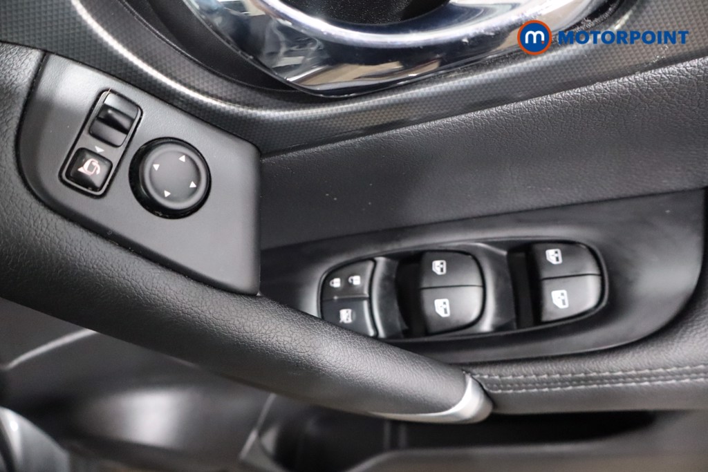 Nissan Qashqai N-Motion Manual Petrol SUV - Stock Number (1552809) - 18th supplementary image