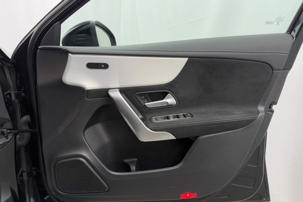 Mercedes-Benz A Class Amg Line Executive Edition Automatic Petrol Hatchback - Stock Number (1552915) - 22nd supplementary image