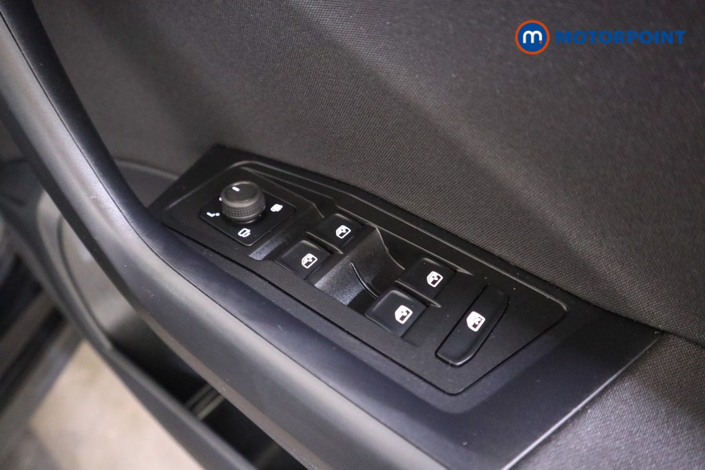Volkswagen T-Roc Life Manual Petrol SUV - Stock Number (1553343) - 11th supplementary image