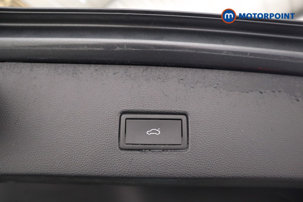 Volkswagen T-Roc Active Manual Petrol SUV - Stock Number (1553725) - 15th supplementary image