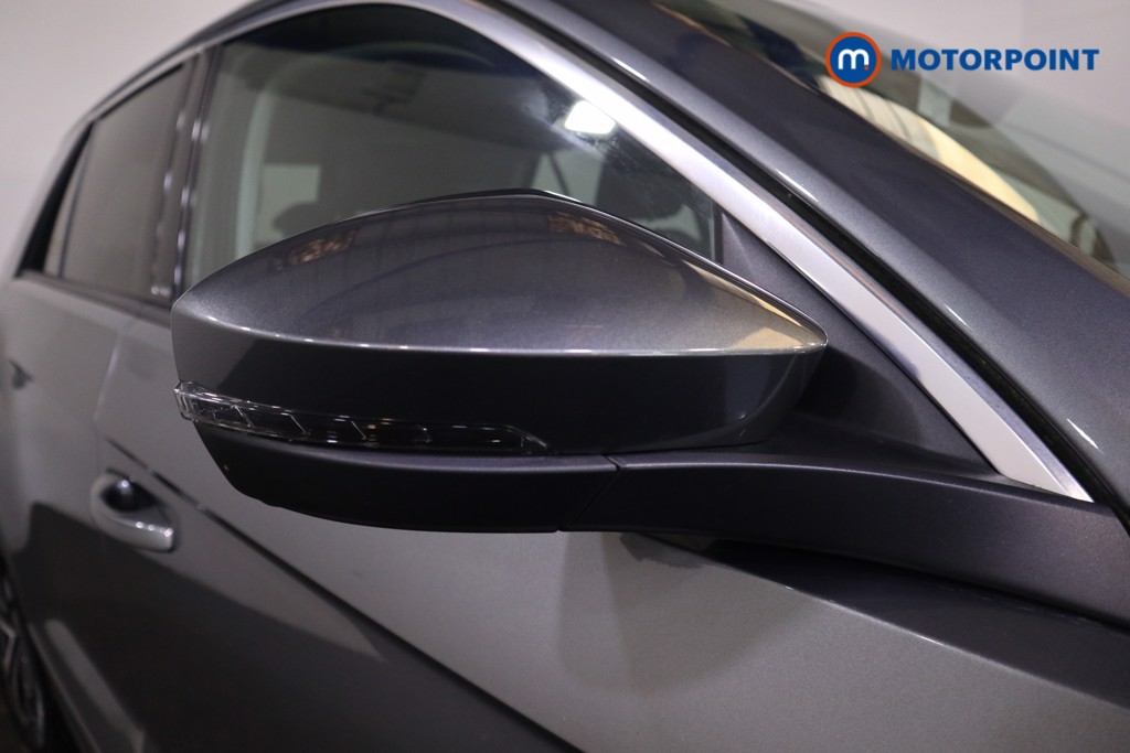 Volkswagen T-Roc Active Manual Petrol SUV - Stock Number (1553725) - 23rd supplementary image
