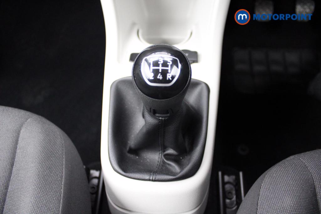 Volkswagen UP Move Up Manual Petrol Hatchback - Stock Number (1554406) - 5th supplementary image