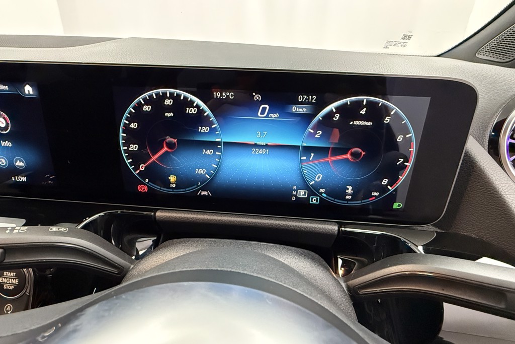 Mercedes-Benz GLA Amg Line Automatic Petrol SUV - Stock Number (1554562) - 6th supplementary image