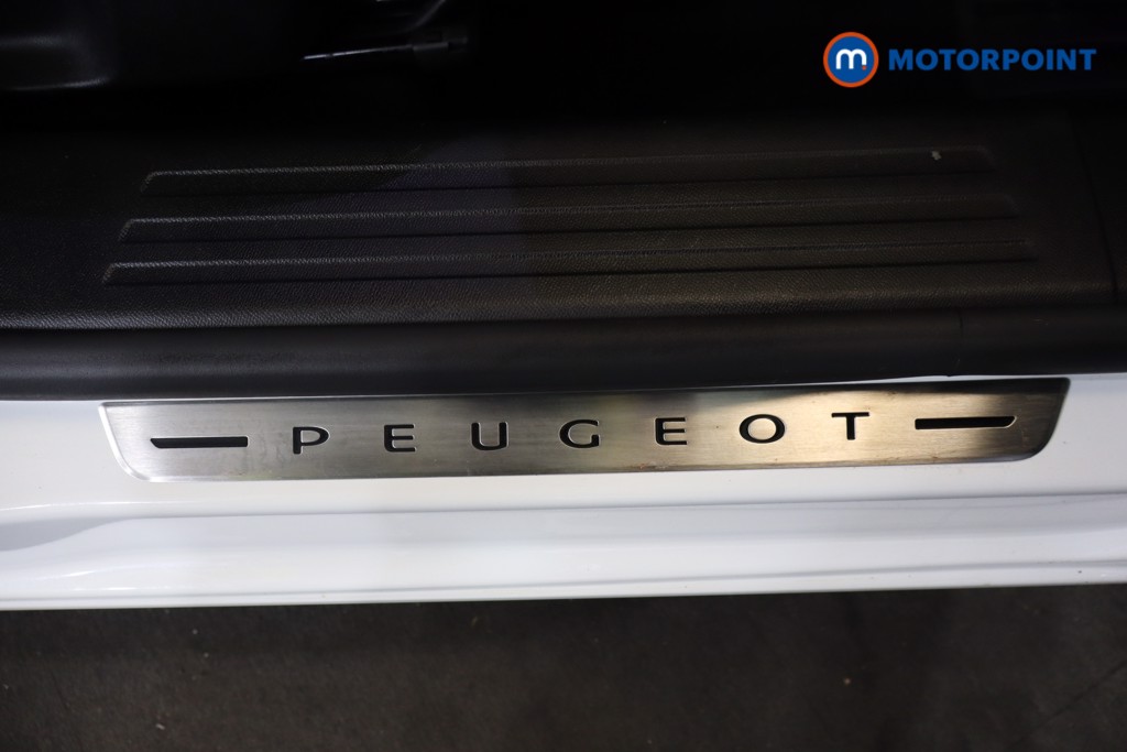Peugeot 2008 Gt Line Manual Petrol SUV - Stock Number (1548032) - 15th supplementary image