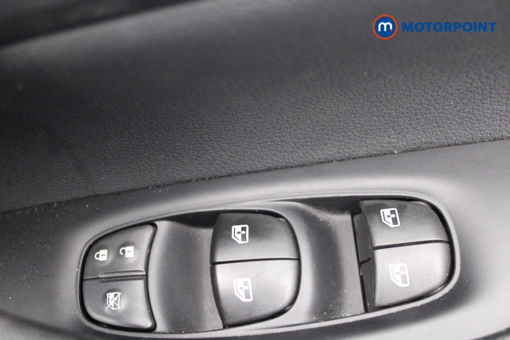 Nissan Qashqai N-Connecta Manual Petrol SUV - Stock Number (1548754) - 21st supplementary image