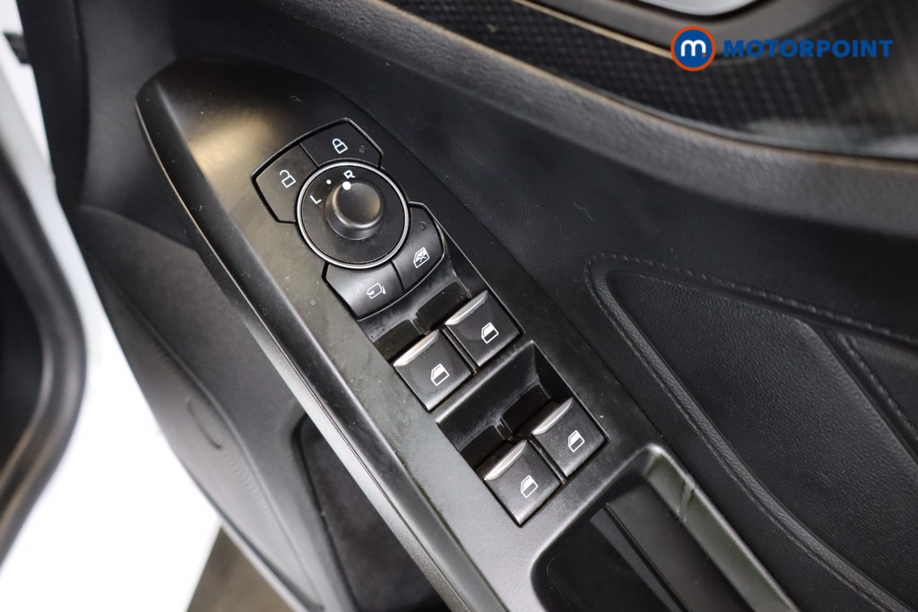 Ford Focus St-Line Edition Manual Petrol-Electric Hybrid Hatchback - Stock Number (1549731) - 14th supplementary image