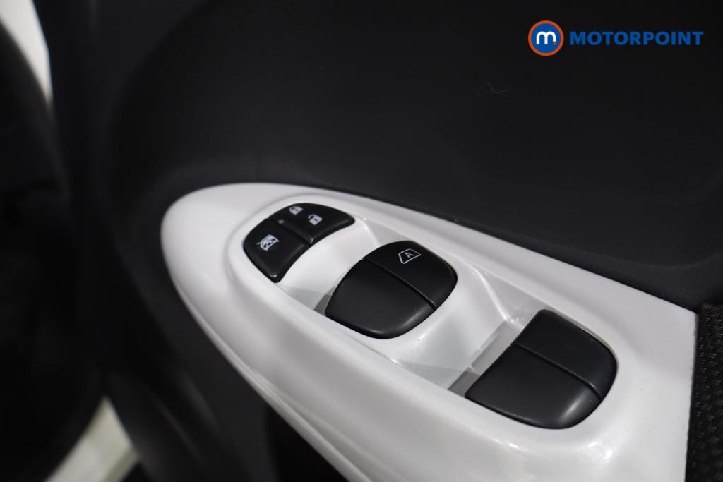 Nissan Juke N-Connecta Manual Diesel SUV - Stock Number (1551753) - 11th supplementary image