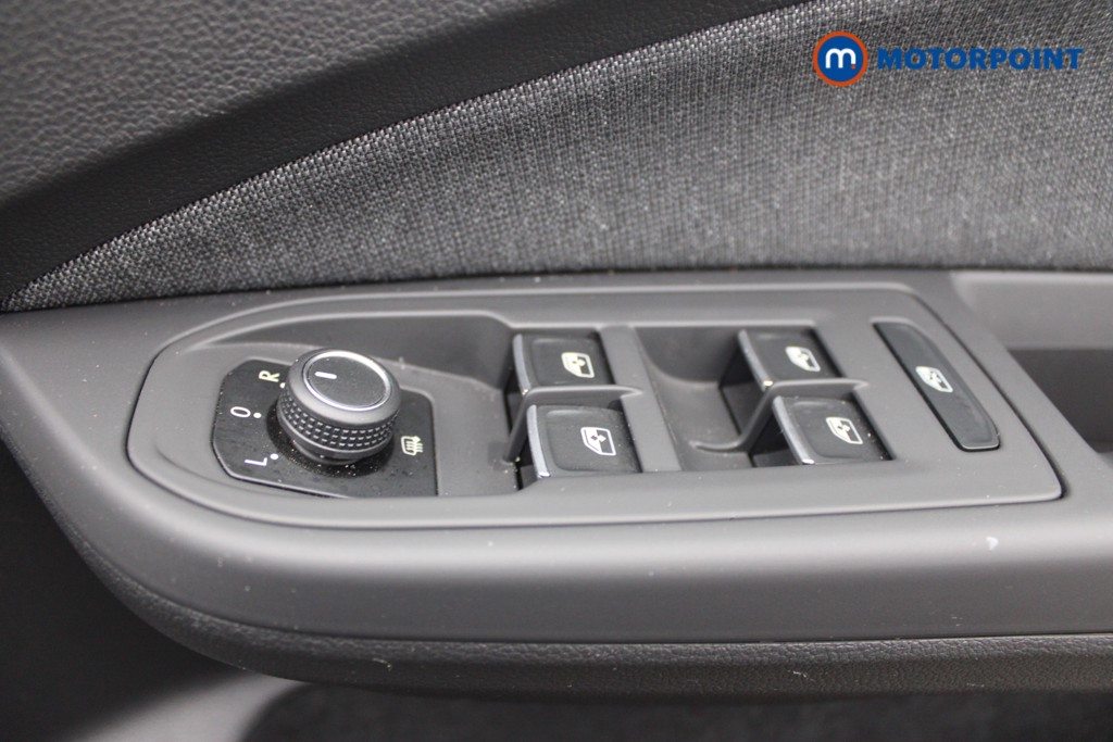 Volkswagen Golf Life Automatic Diesel Hatchback - Stock Number (1551892) - 18th supplementary image