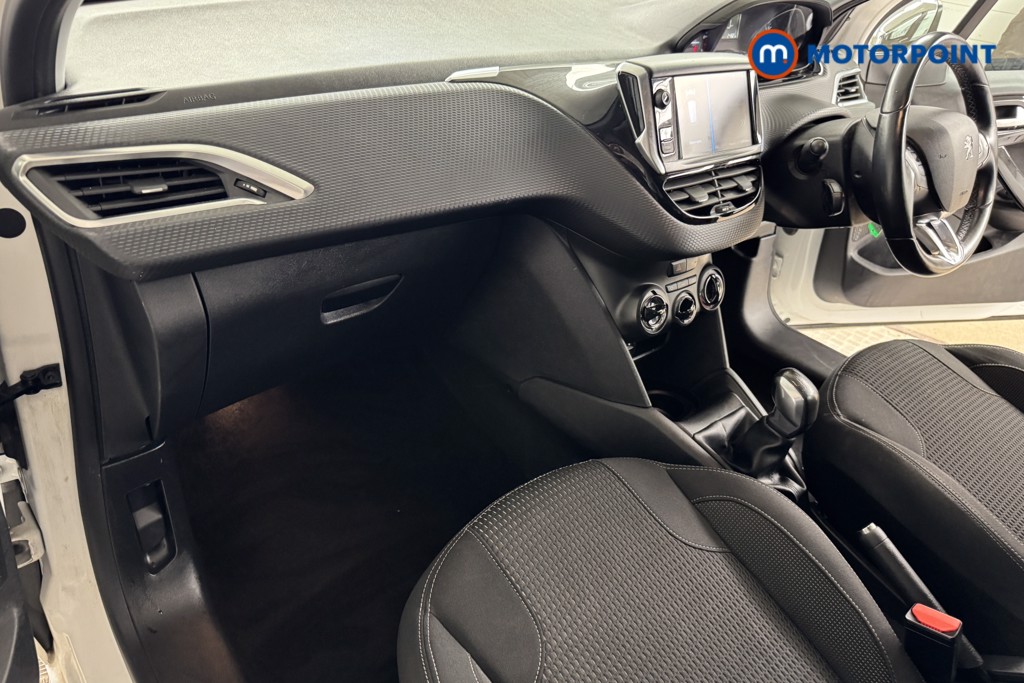 Peugeot 208 Allure Manual Petrol Hatchback - Stock Number (1552770) - 8th supplementary image