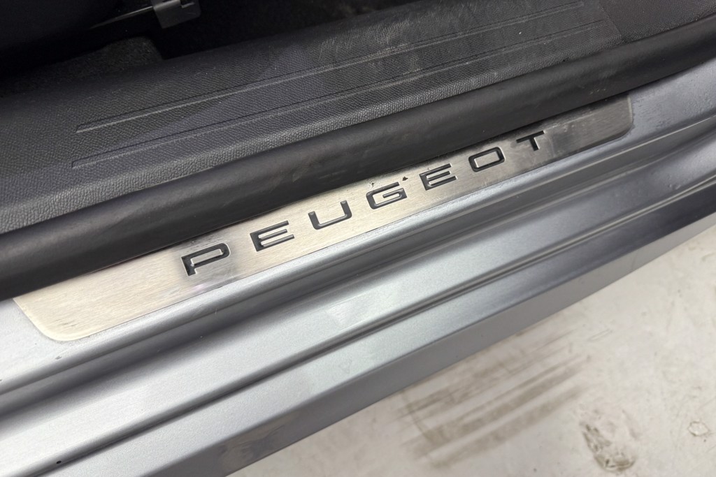 Peugeot 208 GT Manual Petrol Hatchback - Stock Number (1553001) - 19th supplementary image