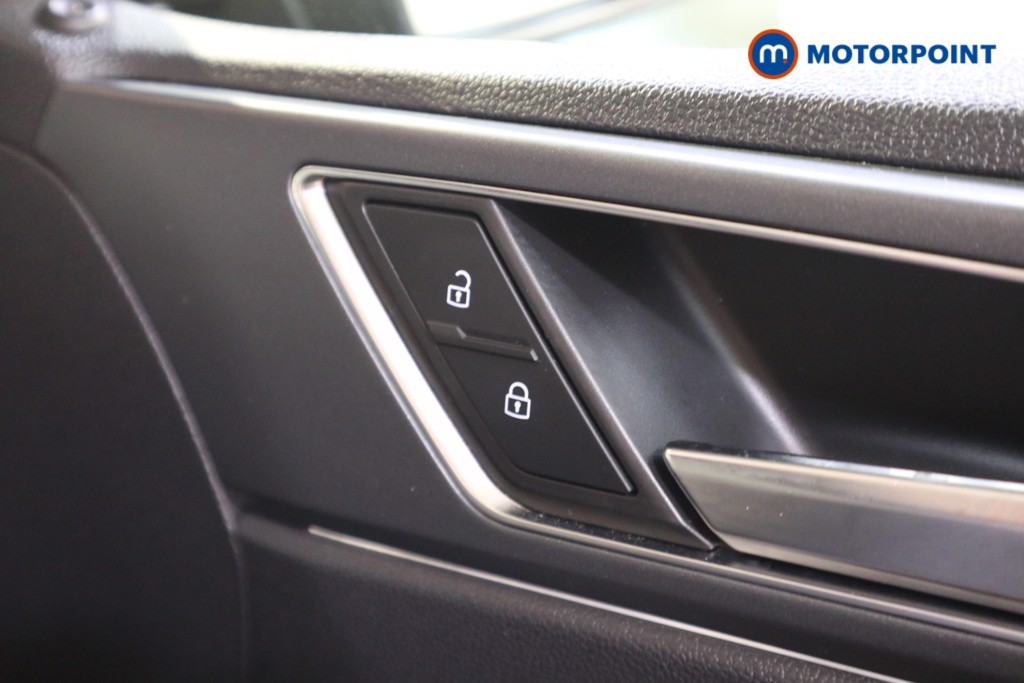 Volkswagen Polo R-Line Manual Petrol Hatchback - Stock Number (1554447) - 10th supplementary image