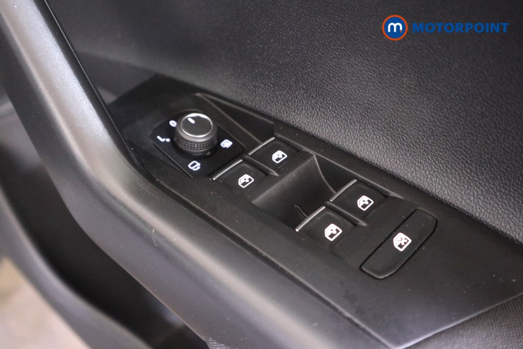 Volkswagen Polo R-Line Manual Petrol Hatchback - Stock Number (1554447) - 11th supplementary image