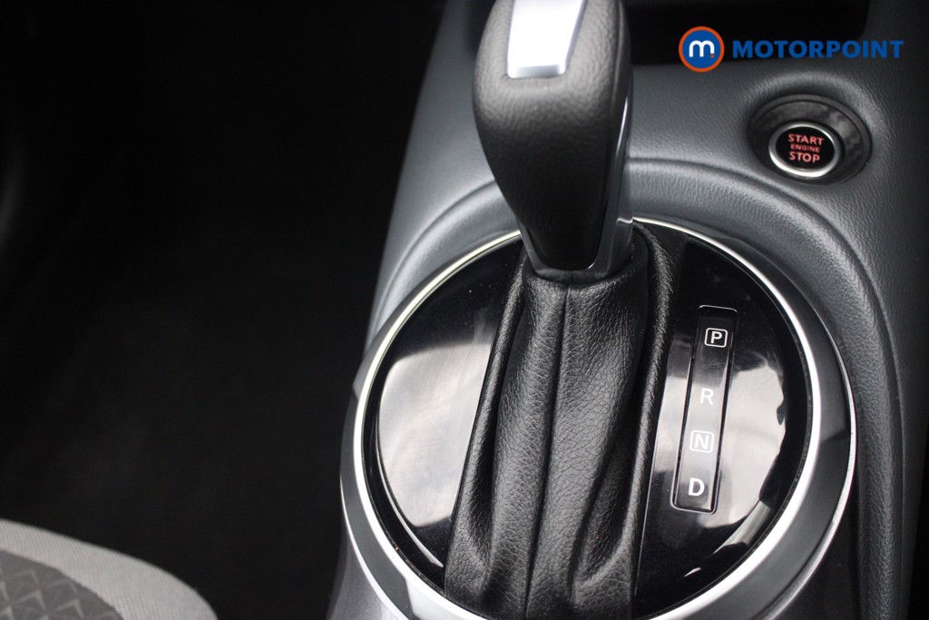 Nissan Juke N-Connecta Automatic Petrol SUV - Stock Number (1554526) - 11th supplementary image