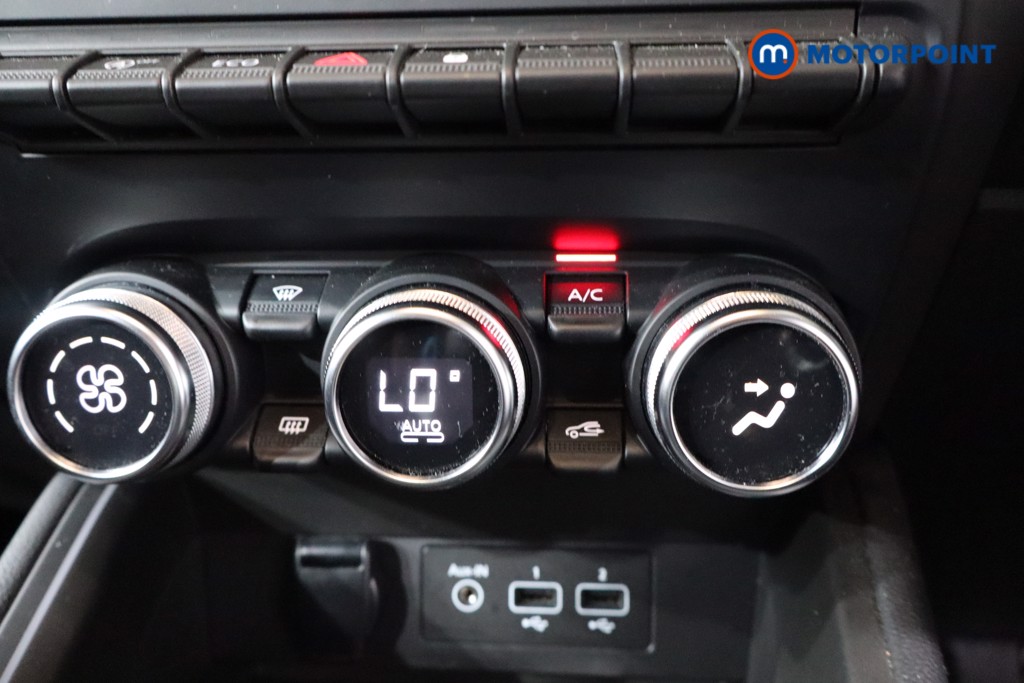 Renault Clio Iconic Edition Manual Petrol Hatchback - Stock Number (1555373) - 16th supplementary image